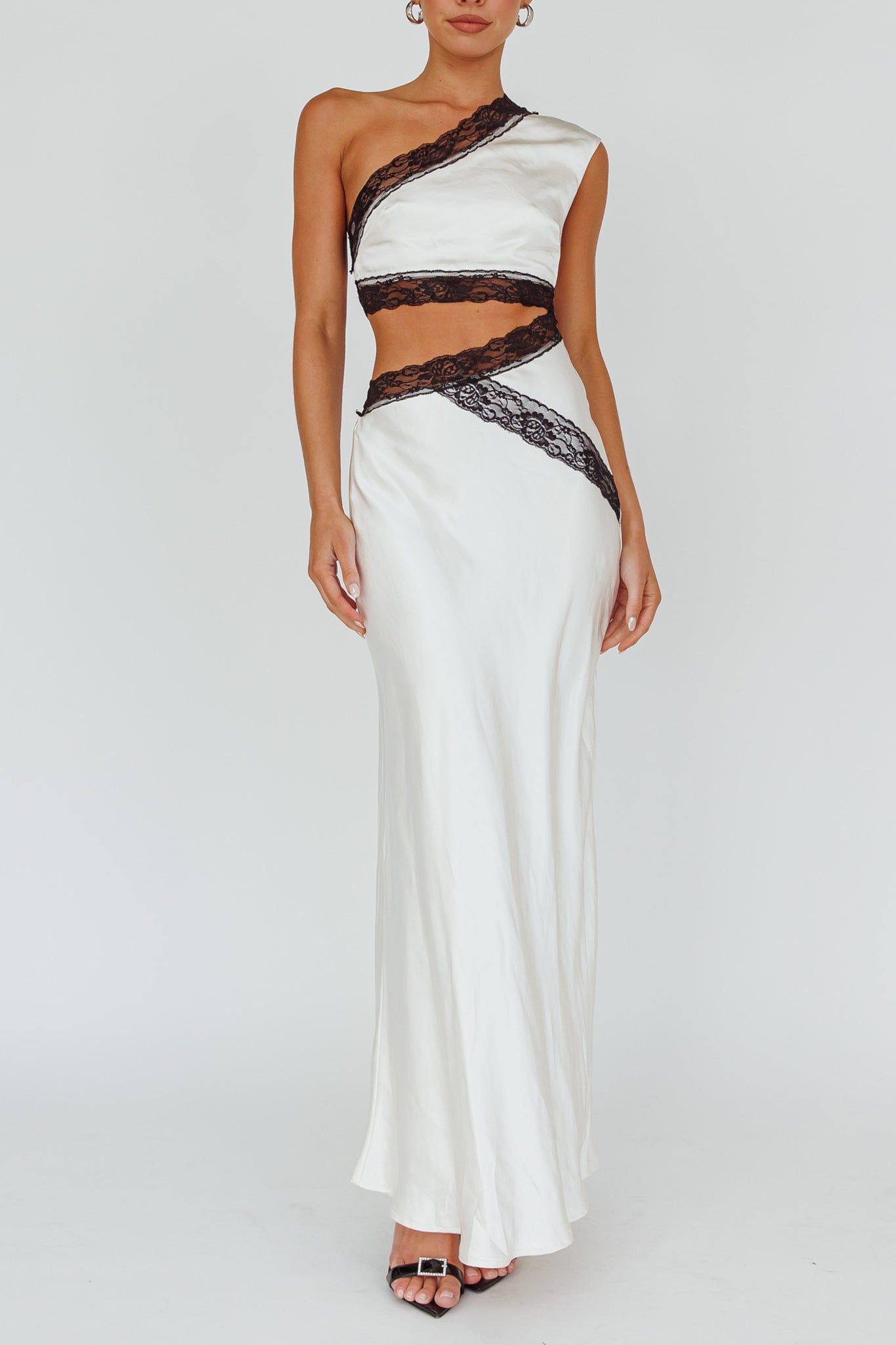 Taylor White & Black Formal Maxi Dress